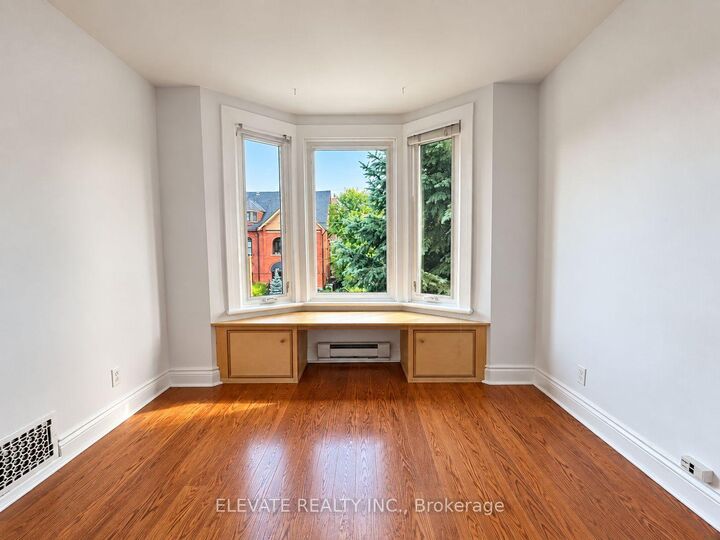 Photo de la propriété:  256 Keele Street 2  ON M6P 2K3 
