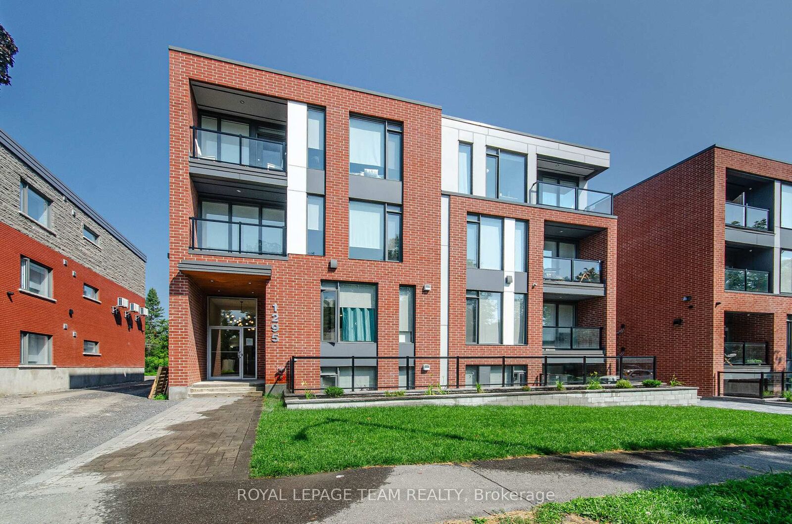 Property Photo:  1295 Summerville Avenue 204  ON K1Z 8G7 