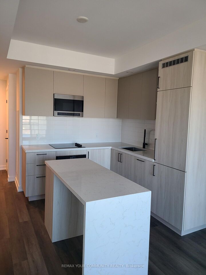 Property Photo:  5 Meadowdale Road 2811A  ON L4K 0C7 