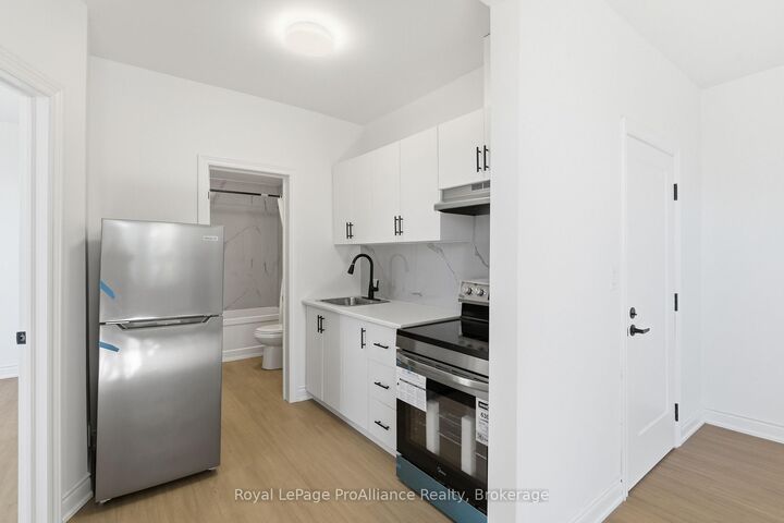 Property Photo:  380 Park Street N 4  ON K9H 4P8 