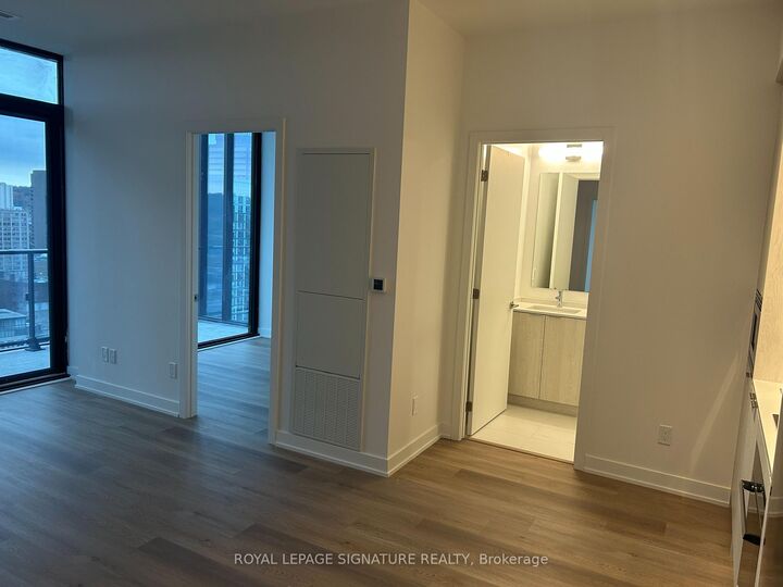 Property Photo:  91 John Street N 2004  ON L8R 1H7 