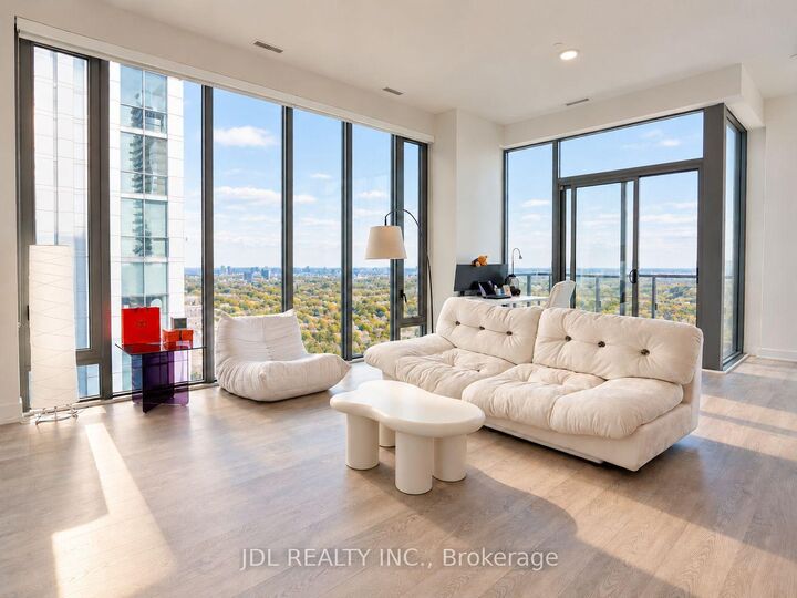 Property Photo:  8 Cumberland Street 5105  ON M4W 0B6 