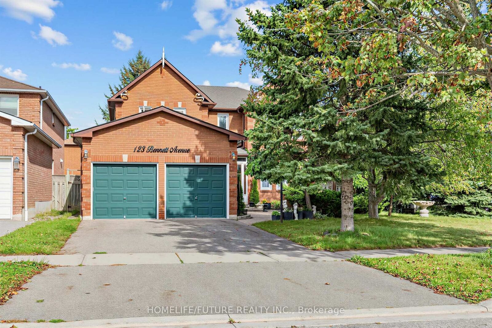 Property Photo:  123 Bennett Avenue  ON L1T 3R8 