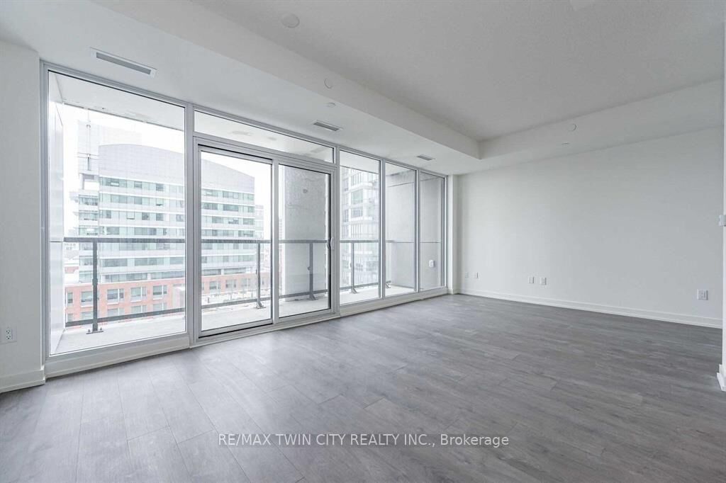 Property Photo:  55 Duke Street W 610  ON N2H 0C9 