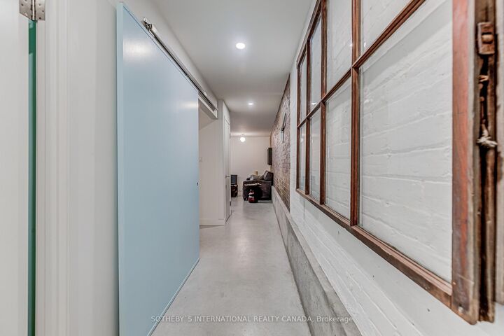Property Photo:  324 Markham Street 1  ON M6G 2K9 