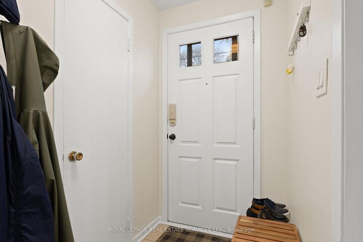 Property Photo:  1129 Mount Pleasant Road Main &Amp Upper  ON M4P 2M8 
