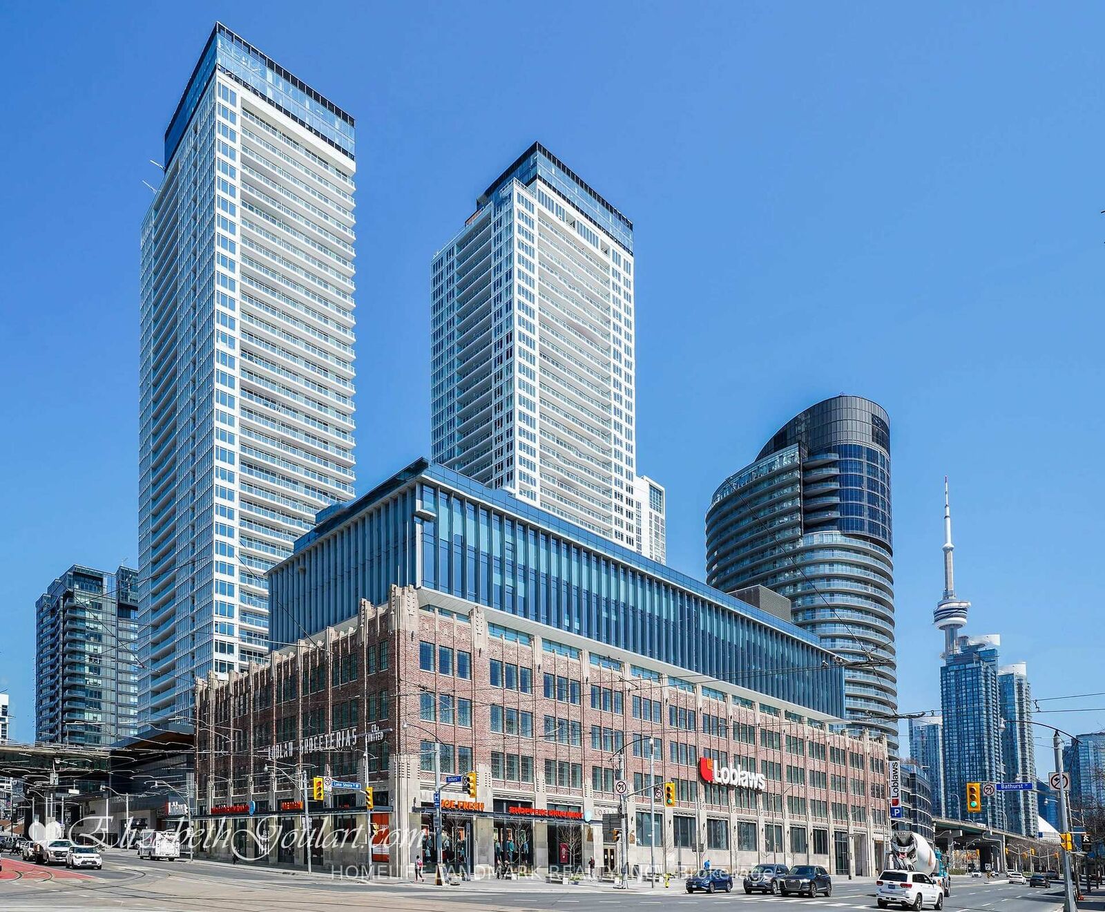 Property Photo:  19 Bathurst Street 18  ON M5V 0N2 
