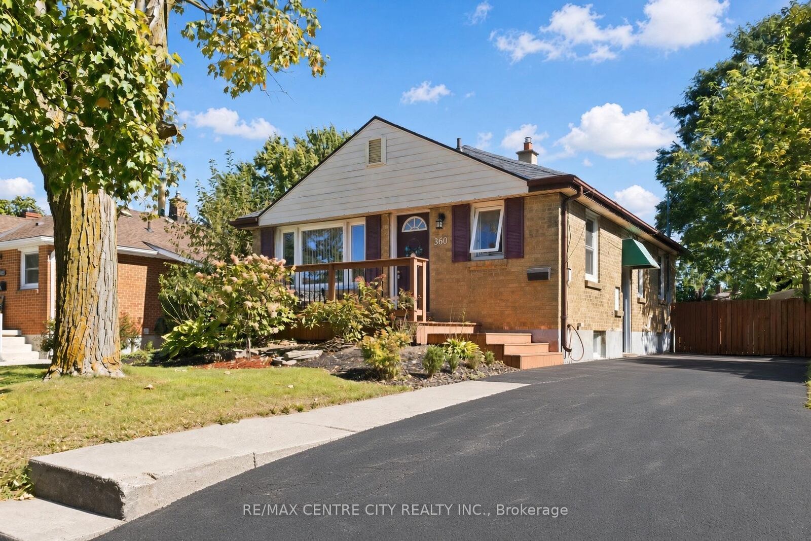 Property Photo:  360 Hale Street  ON N5W 1G4 