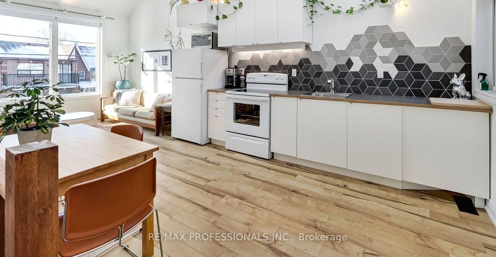 Property Photo: 141 Claremont Street Upper ON M6J 2M7