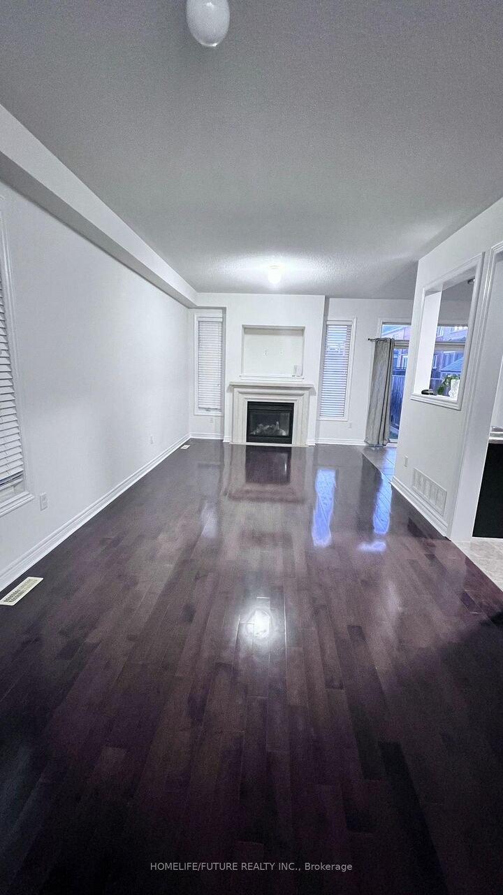 Property Photo:  10 Brown Lane  ON L4A 0V2 