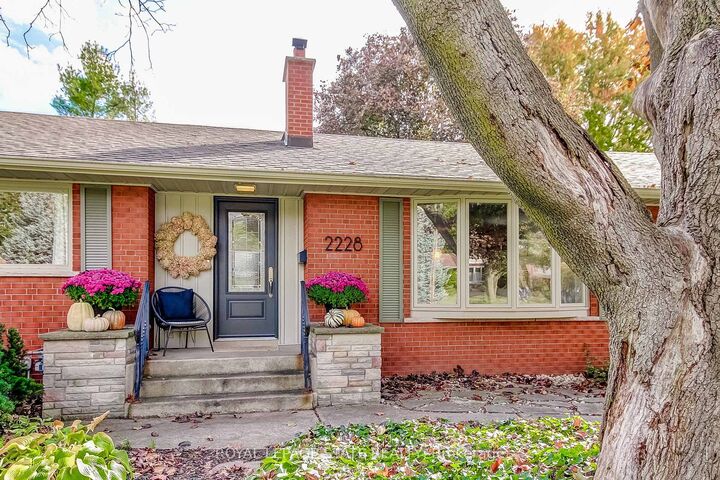 Property Photo:  2228 Clarendon Park Drive  ON L7R 1X1 