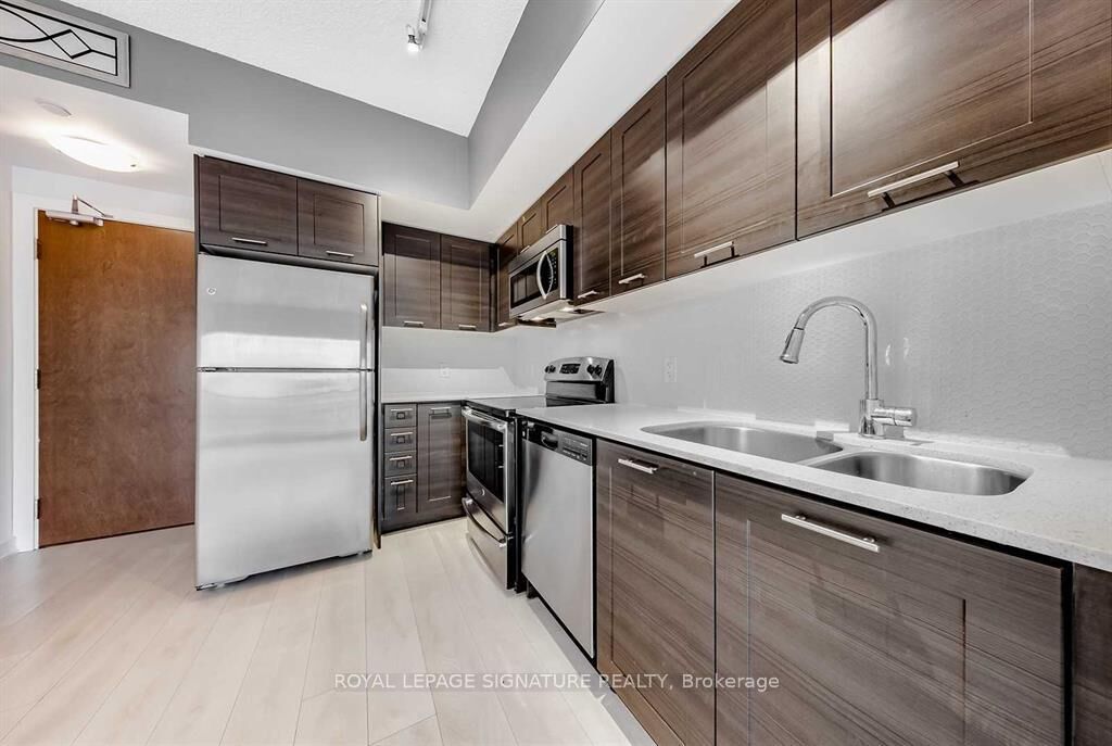Property Photo:  2200 Lakeshore Boulevard 1003  ON M8V 1A4 