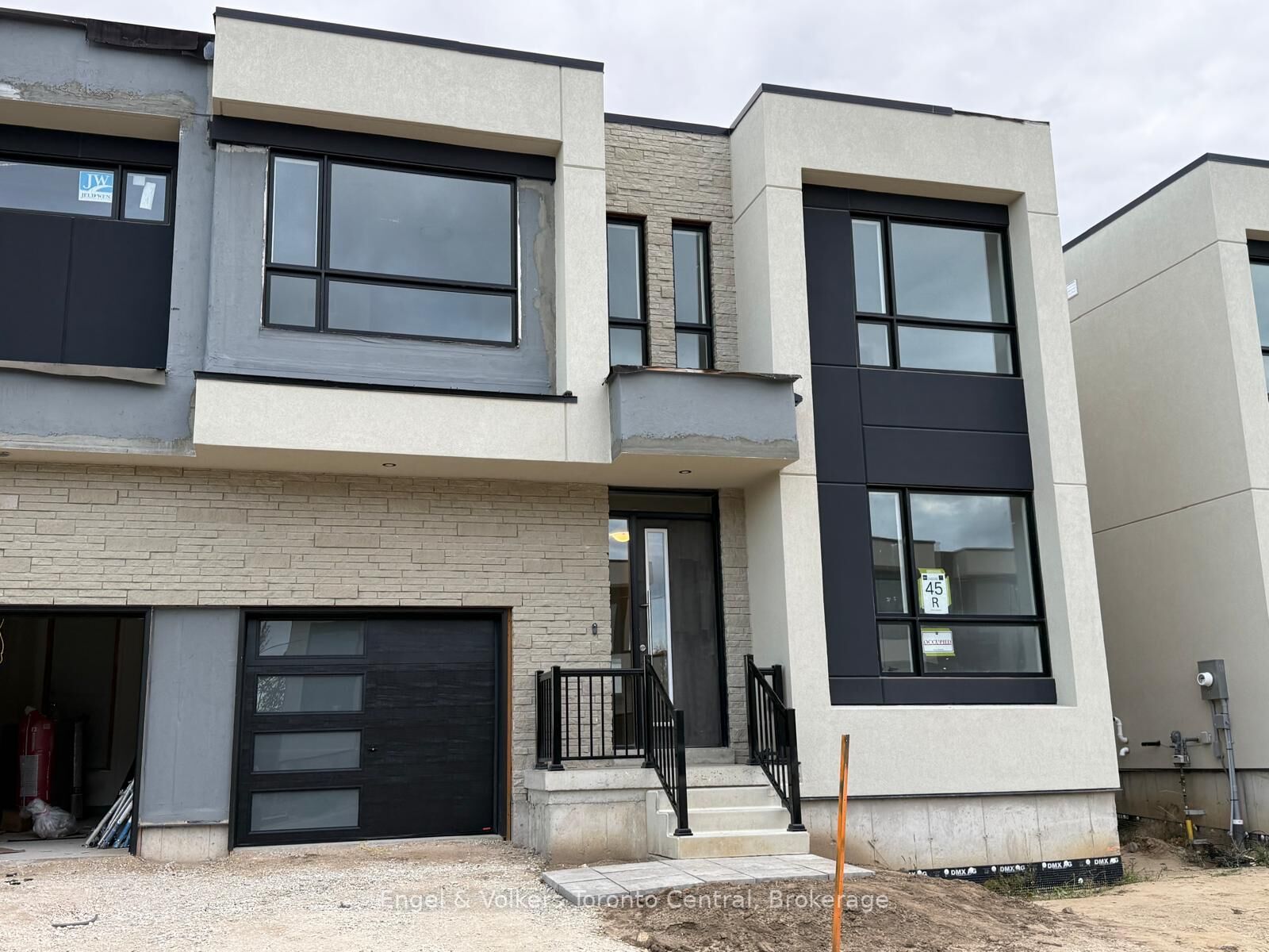 Property Photo:  111 Yvonne Crescent  ON L9Y 5T9 