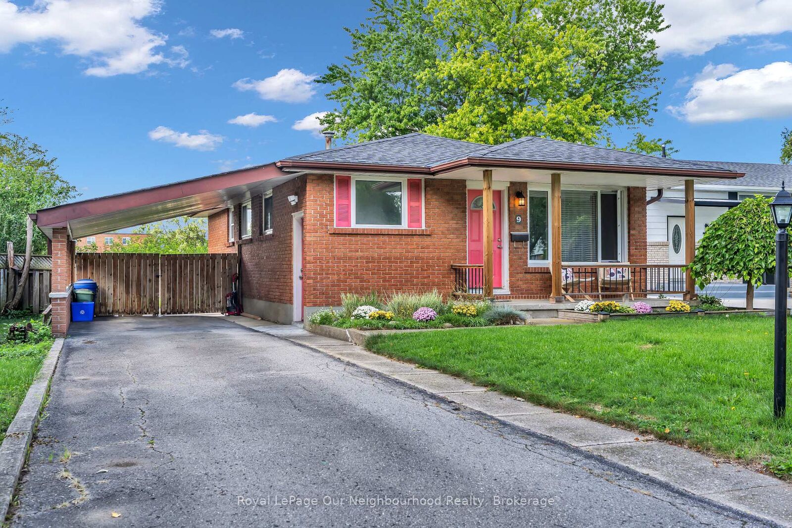 Property Photo:  9 Kenwood Crescent  ON N5Y 3W6 
