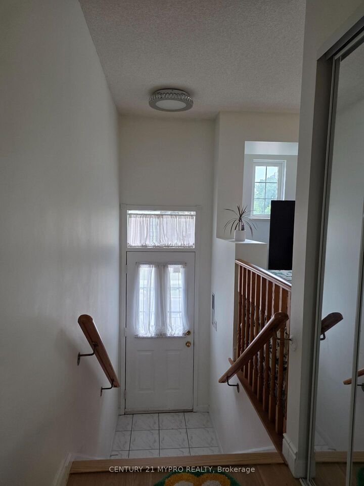 Property Photo:  221 Grandview Way  ON M2N 6V3 