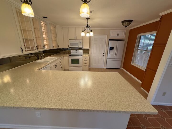 Property Photo: 48 Oaks Place TX 78645