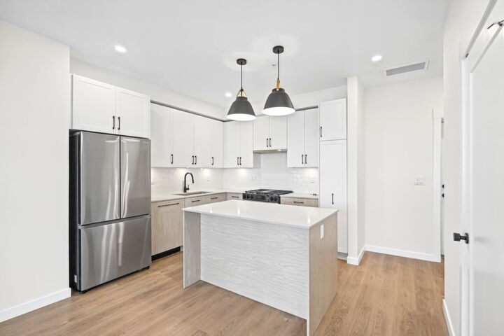 Property Photo:  27254 Aldergrove Town Centre Drive 810  BC V4W 0E5 