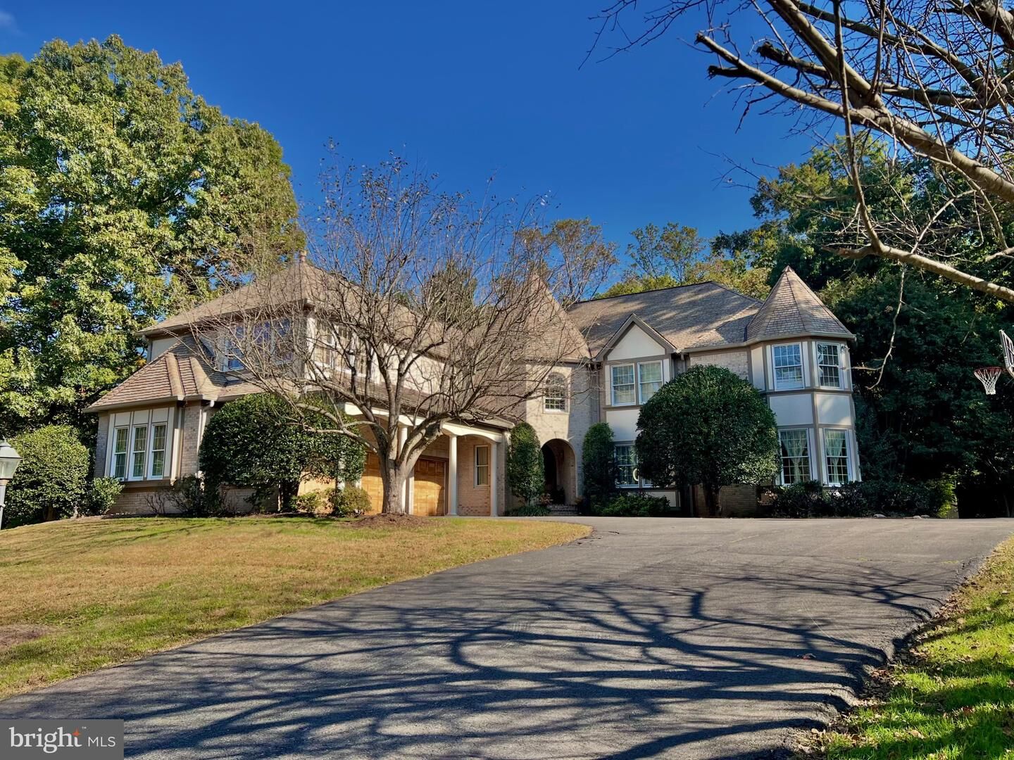 Property Photo: 6404 Lake Meadow Drive VA 22015