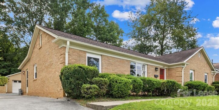 Property Photo: 1109 Plumstead Road NC 28216
