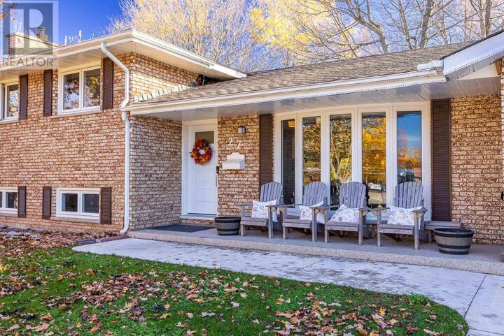Property Photo: 27 Highland Ct ON P6C 5X9