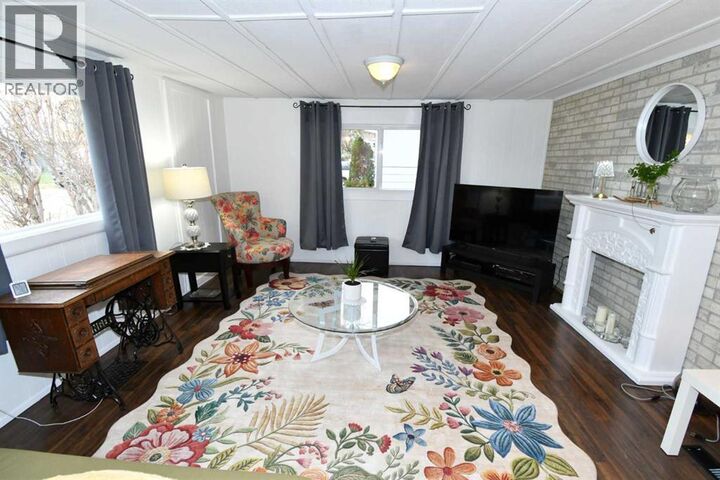 Property Photo:  606 Tulip Street West  AB T0J 2W0 