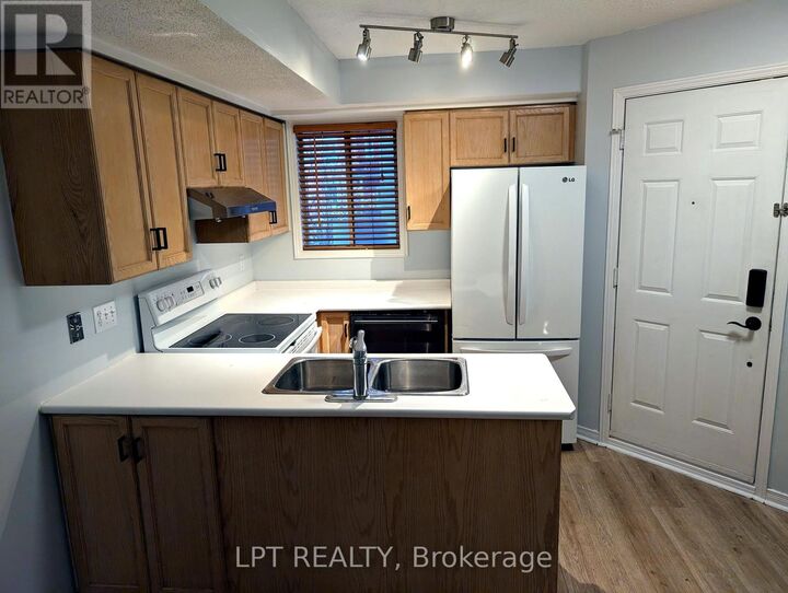 Property Photo:  41 Anderson Street E  ON K1R 6T6 