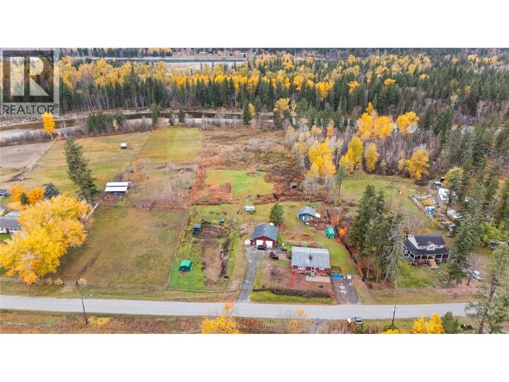 Property Photo: 827 Glenacre Road BC V0E 1E0