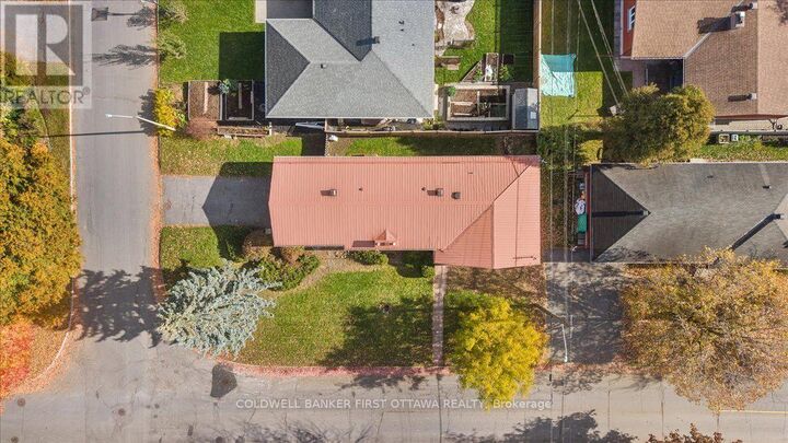 Photo de la propriété:  703 Windermere Avenue  ON K2A 2X1 