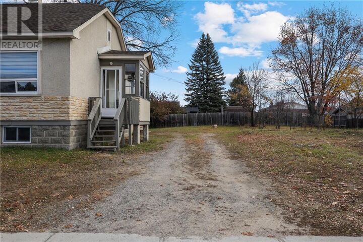 Property Photo:  576 Avery Street  ON P5E 1K5 