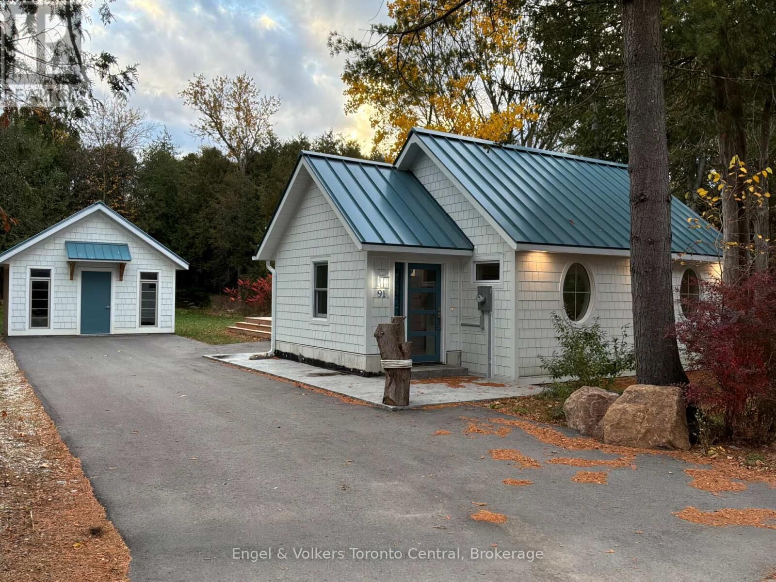 Property Photo: 91 Lakeshore Drive ON N0H 2P0