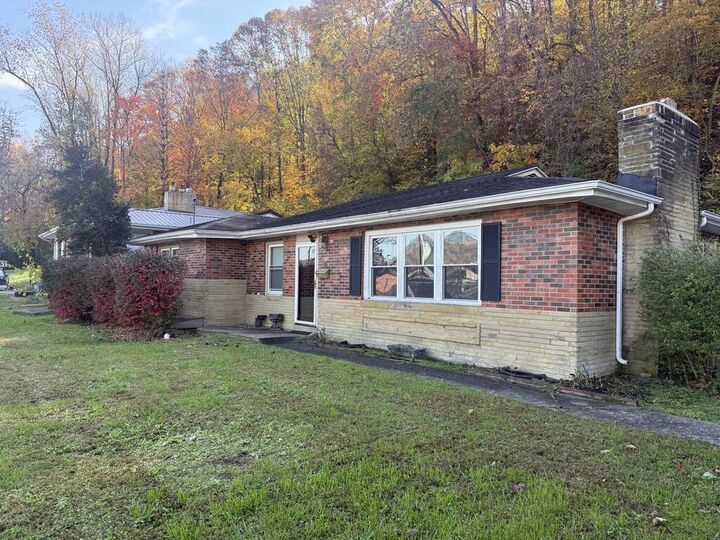 Property Photo:  406 Lincoln Avenue  KY 41240 