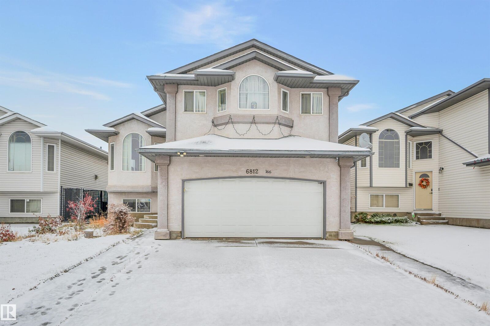 Property Photo:  6812 166 Avenue NW  AB T5Z 3T2 