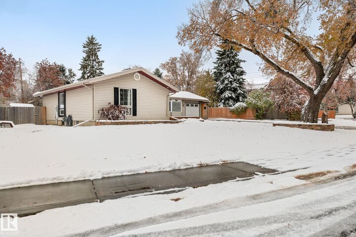 Property Photo:  3 Cypress Avenue  AB T8A 1J3 