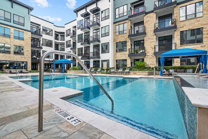 Property Photo:  1616 W Dallas Street 205  TX 77019 
