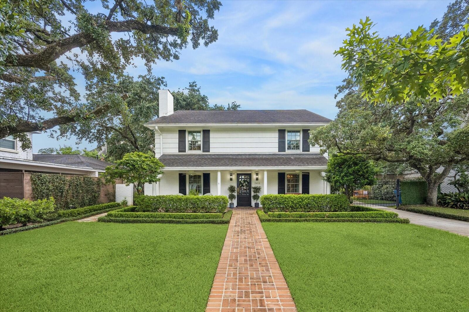 Property Photo:  2419 Avalon Place  TX 77019 