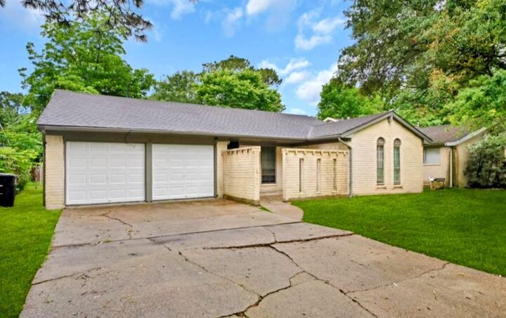 Property Photo: 16126 La Cabana Drive TX 77062