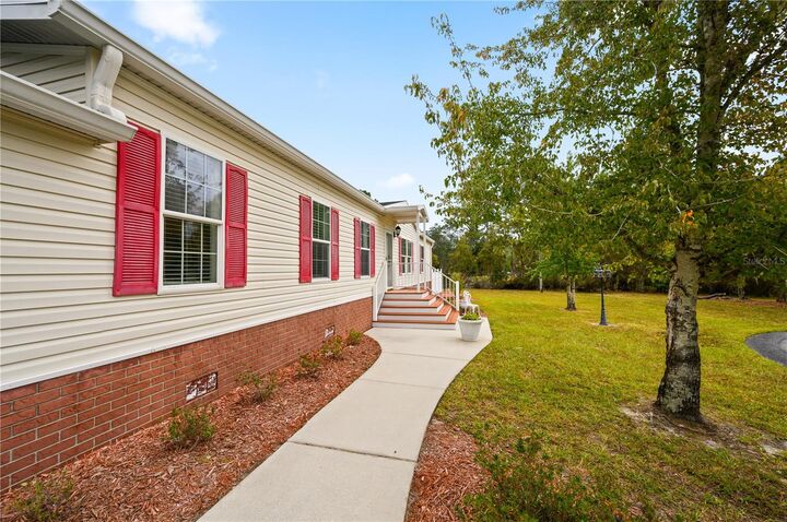 Property Photo:  10591 NE 112th Lane  FL 32618 