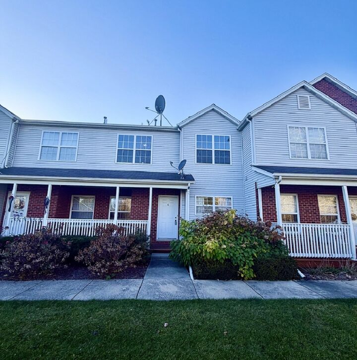 Property Photo: 101 Stoneshire Court C IL 60140