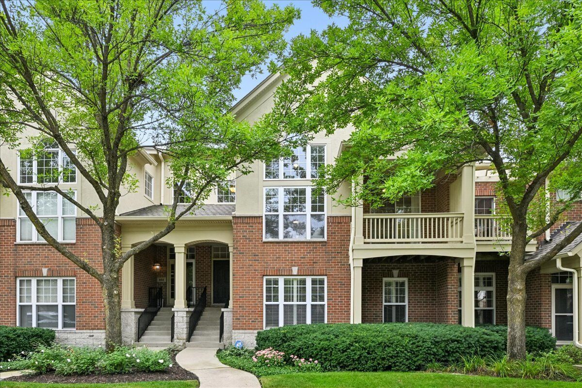 Property Photo:  466 S Commons Court  IL 60015 