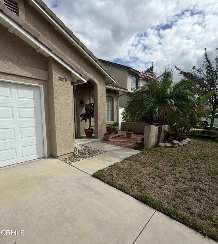 Property Photo:  10850 Sunflower Street  CA 93004 