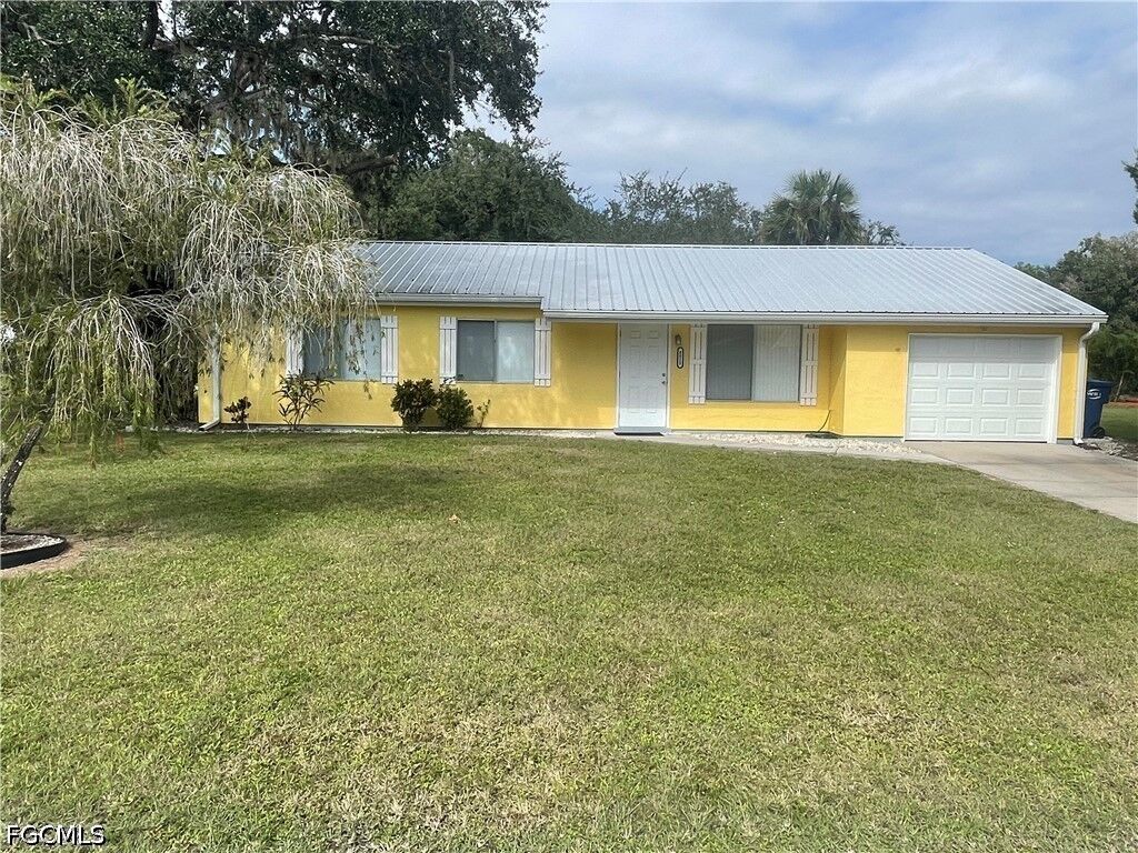 Property Photo: 4015 Rainbow Circle FL 33935