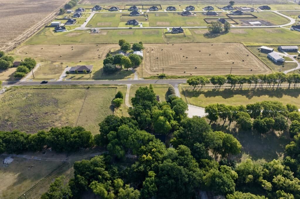 Property Photo: 2411 W Fm 813 TX 75152