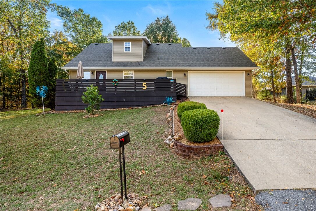 Property Photo:  5 Cranfield Circle  AR 72714 
