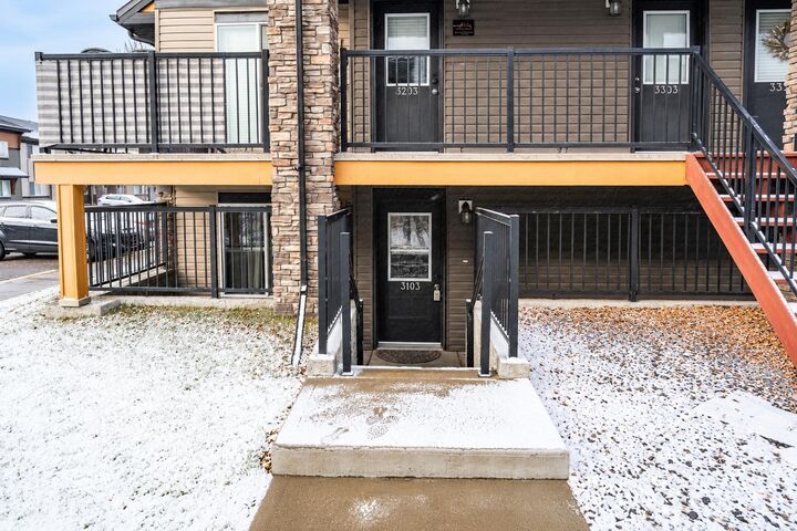 Property Photo: 2781 Chinook Winds Drive SW 3103 AB T4B 3S5