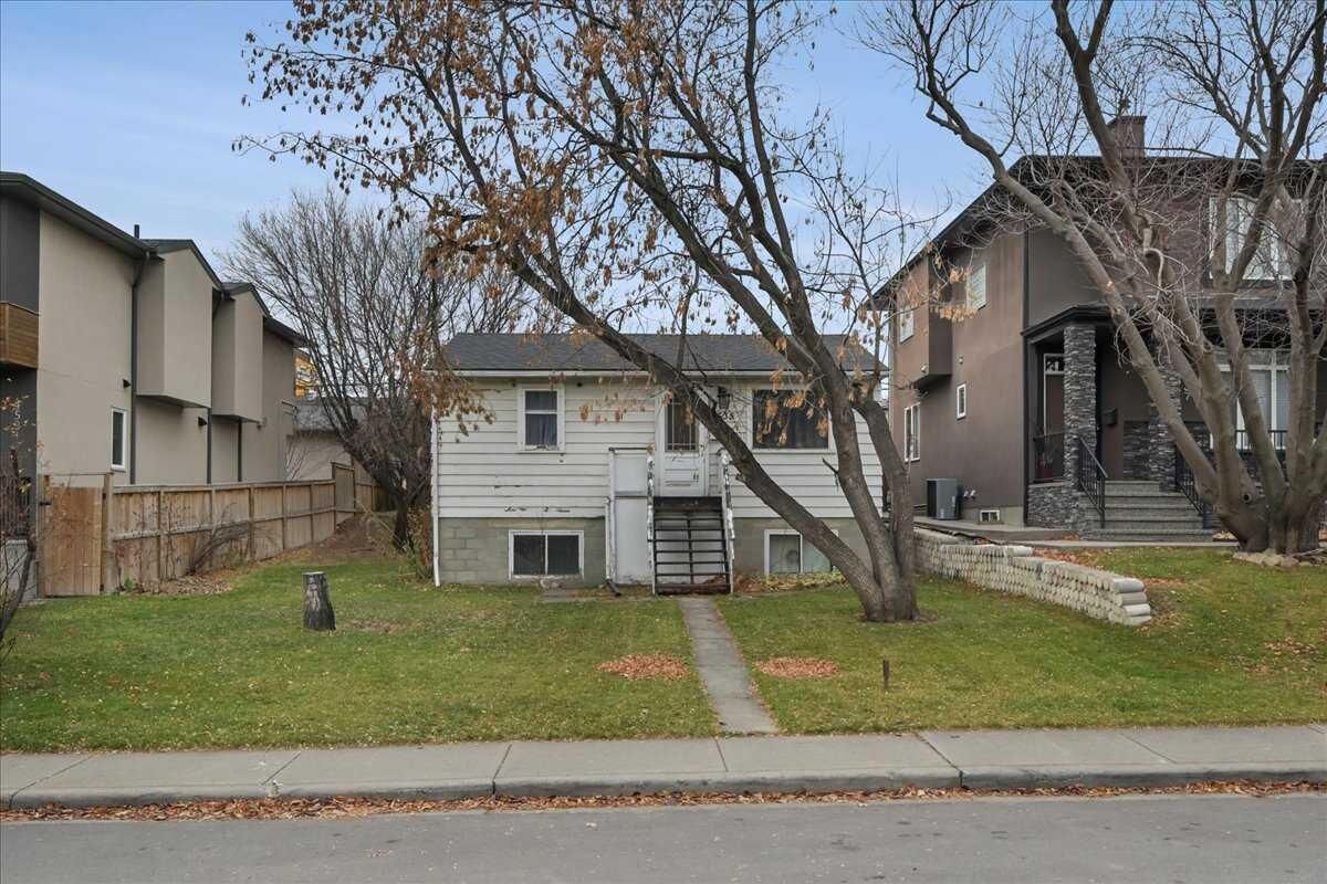 Property Photo:  4535 17 Avenue NW  AB T3B 0N9 