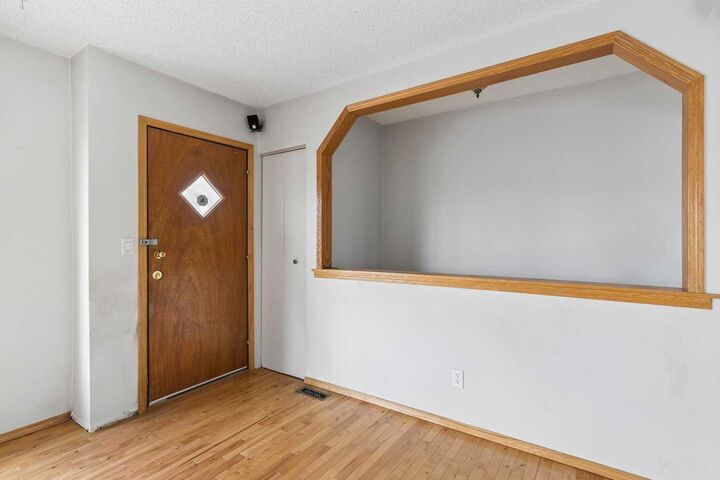 Property Photo:  93 Big Hill Circle SE  AB T2T 3S9 