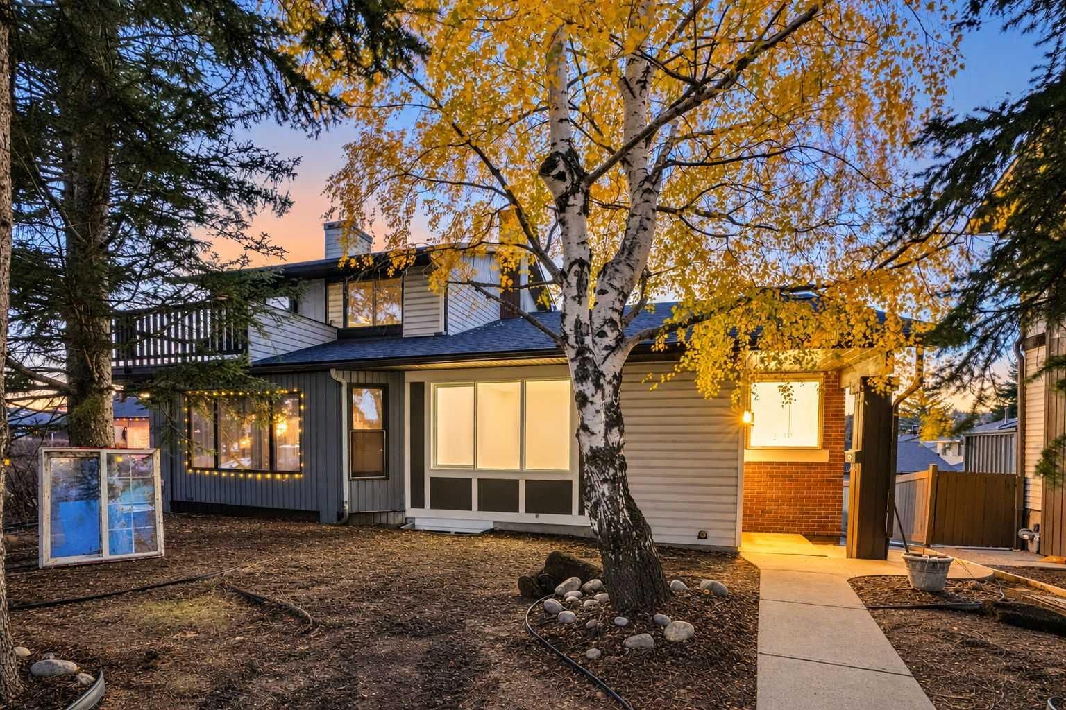 Property Photo:  3509 49 Street SW  AB T3E 6N8 