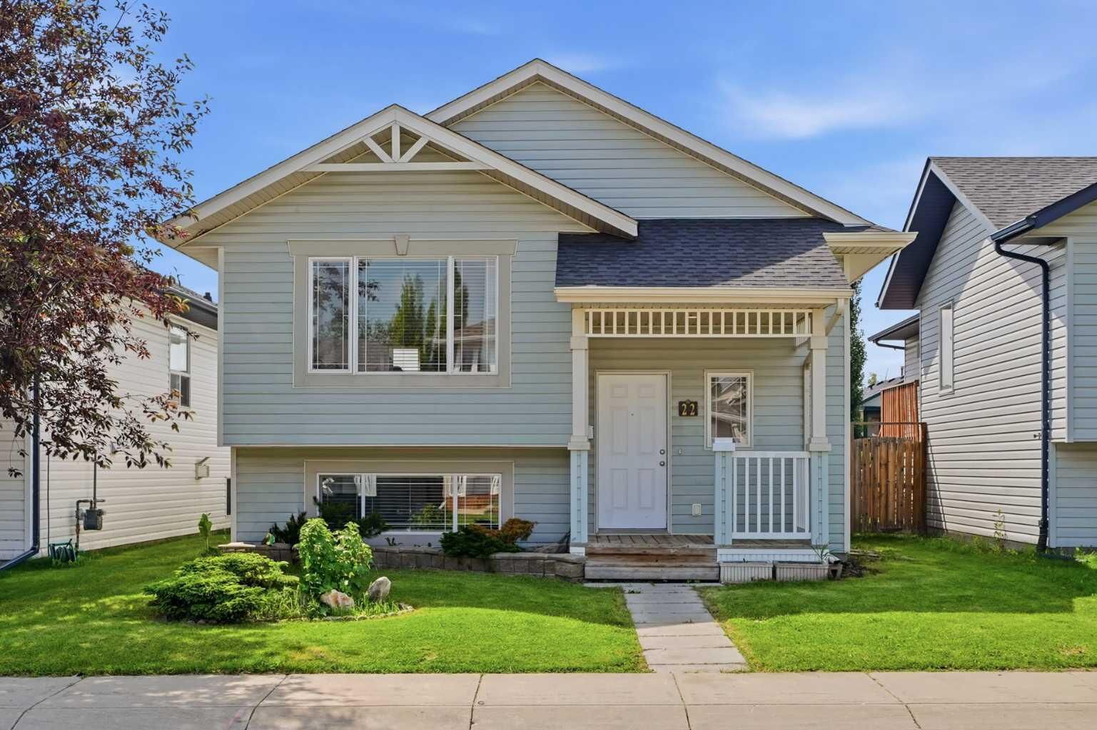 Property Photo: 22 Lanterman Close AB T4R 3K3