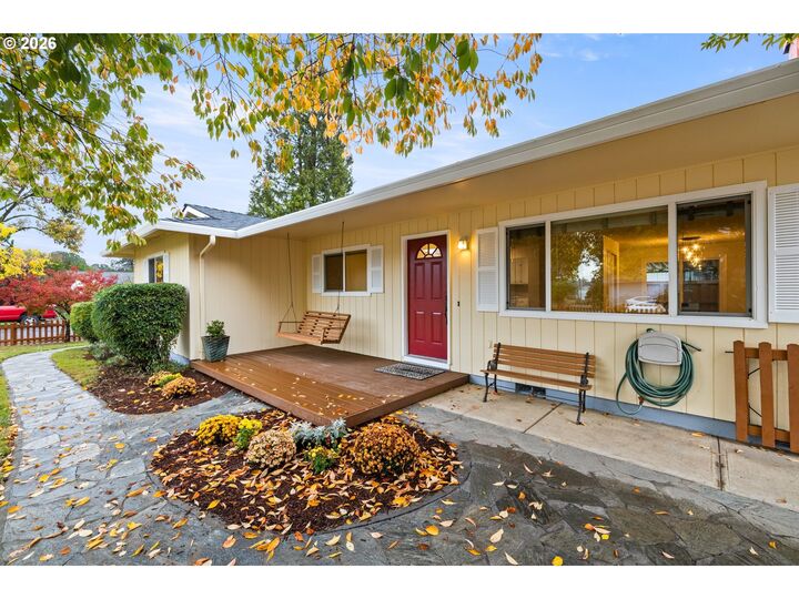 Property Photo:  1408 N Libra St  OR 97132 