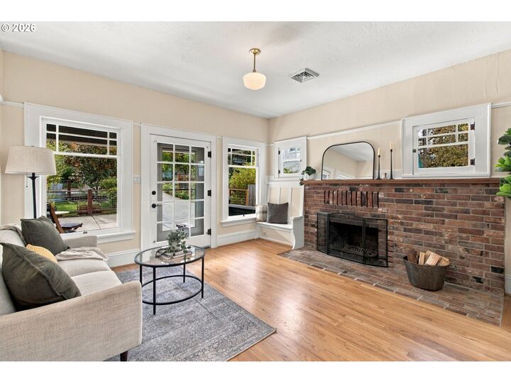 Property Photo:  681 W 28th Ave  OR 97405 